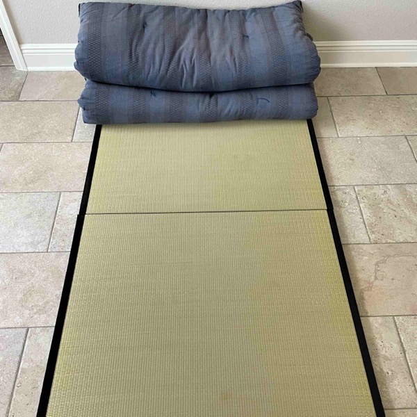 Japanese shikibuton setup tatami mat petakata cover